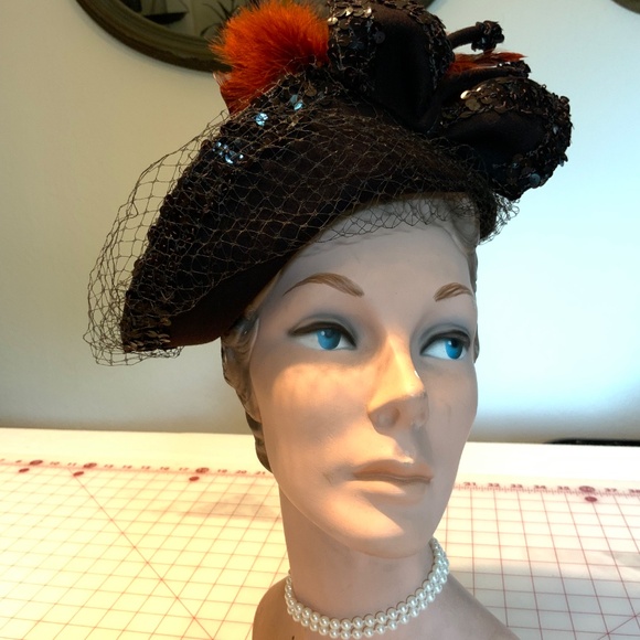 Vintage 1930s -1940s Brown felt wool Cloche style hat w/ sequins & rust feathers main image 6